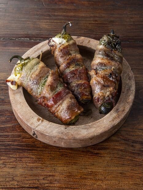 Jalapeños envueltos en tocino, la mejor receta para la carne asada