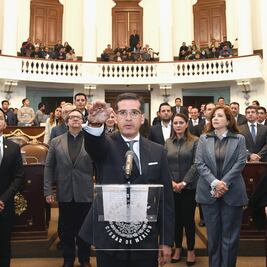 Cuestionan trayectoria de contralor