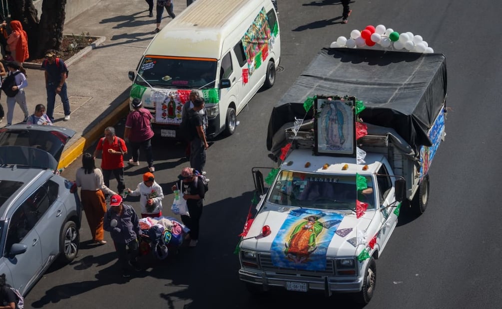 Con mucha Fé, cientos de Peregrinos provenientes de diversos estados, municipios y localidades, avanzan por calzada Zaragoza para llegar a la Basílica de Guadalupe.
Foto: Luis Camacho | El Universal