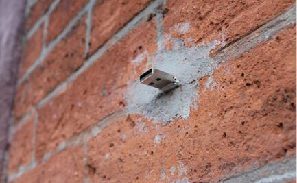 Qué contienen las 2 mil USB incrustadas en las paredes del mundo