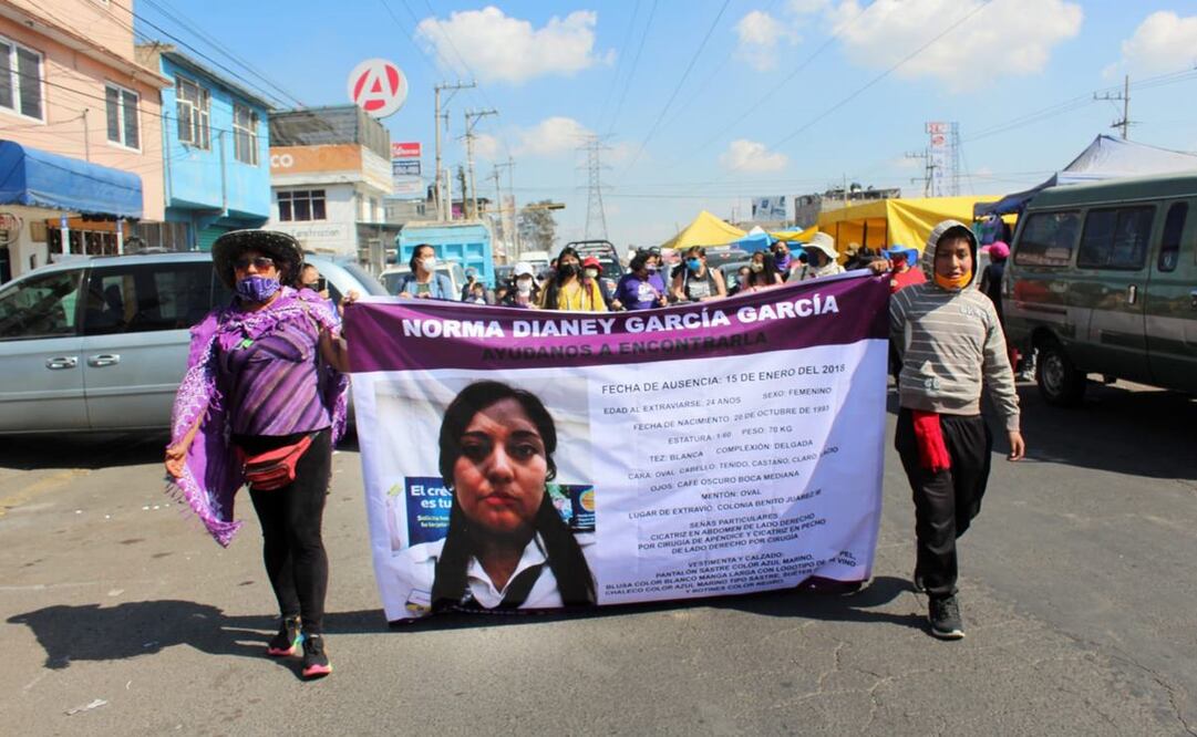 La madre de Norma Dianey García salió este domingo a las calles de Chimalhuacán para exigir justicia a 4 años de su desaparición. Foto: Brenda Martínez/ EL UNIVERSAL.