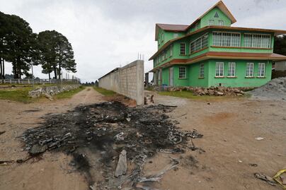 Texcaltitlán: "¡Ni gallinas podíamos tener, nos obligaban a comprarles huevos!", hablan habitantes que hicieron frente a grupo armado 
