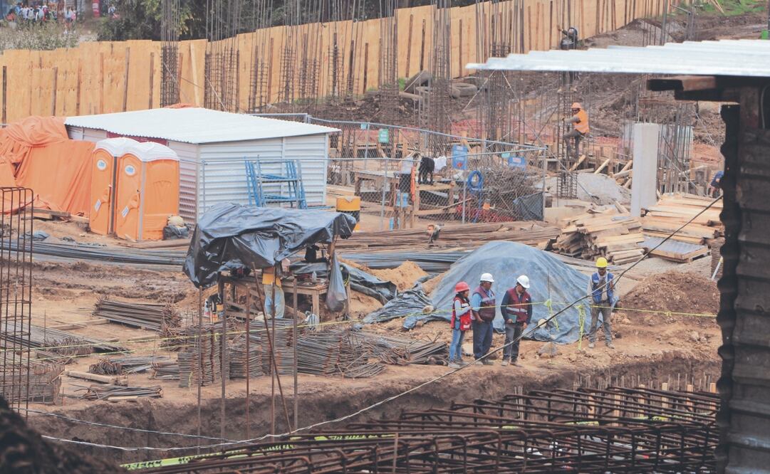 En el Deportivo Oyamel los trabajos son constantes; el proceso constructivo avanza y ya llegó al lugar el avión que será una biblioteca. Foto: de DARÍO LUNA. EL UNIVERSAL
MAGDALENA CONTRERAS
