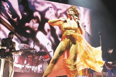 Florence trae sus mensajes de amor  