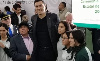 Eduardo Najera pide a los jóvenes deportistas buscar la gloria para el país