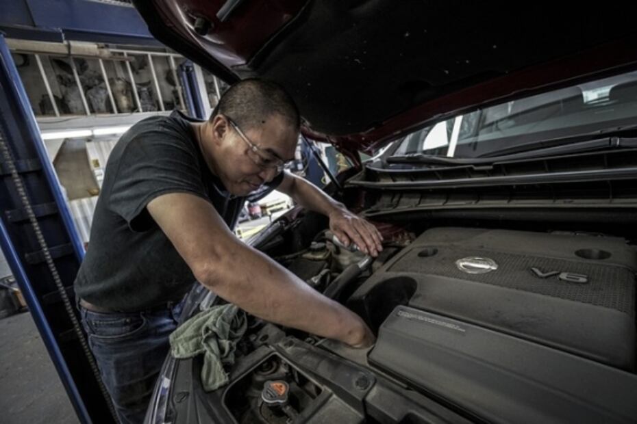 Qué debes revisarle al auto después de un viaje en carretera