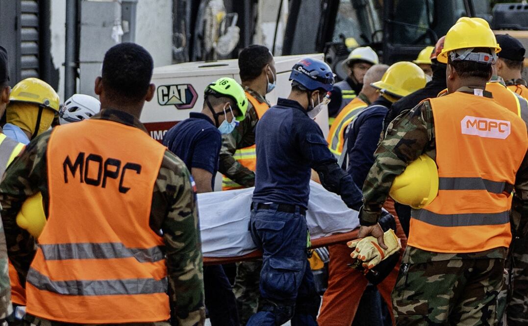 Equipos de rescate continúan con sus labores un día después del derrumbe del techo de la discoteca Jet Set en Santo Domingo, República Dominicana, el miércoles 9 de abril de 2025. Foto: AFP