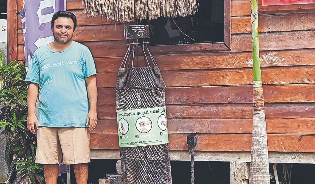 Algunas tiendas han colocado botes especiales para que los turistas depositen botellas de PET y así facilitar su recolección y reciclaje. Fotos. de Adriana Varillas
