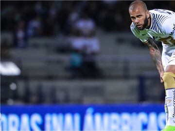 Dani Alves habló sobre su futuro y renovación con Pumas