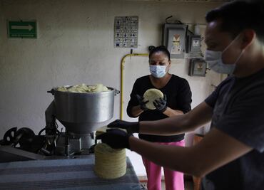 The Corner of Hope: Mexico tortilla shop offers free TV and computer access for school kids