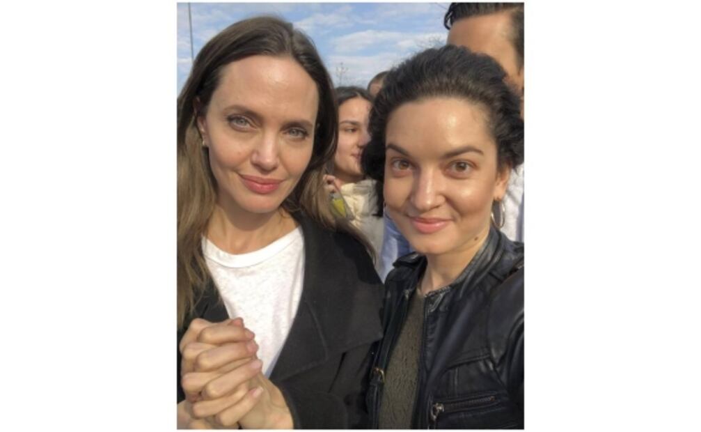 En plena guerra, Angelina Jolie llega a Leópolis para ayudar a los ucranianos