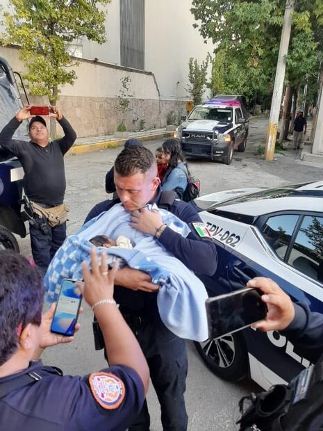 Captan en video el momento exacto en que mujer abandona a bebé en calles de Tlalnepantla