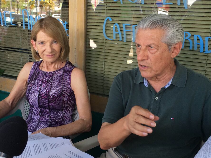 Bettina Cetto y Tulio Arroyo, ex integrantes del Consejo Estatal Electoral (Foto: Adriana Varillas / EL UNIVERSAL)