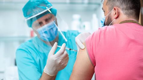 "Desafío humano": el polémico ensayo para infectar a gente saludable con Covid-19