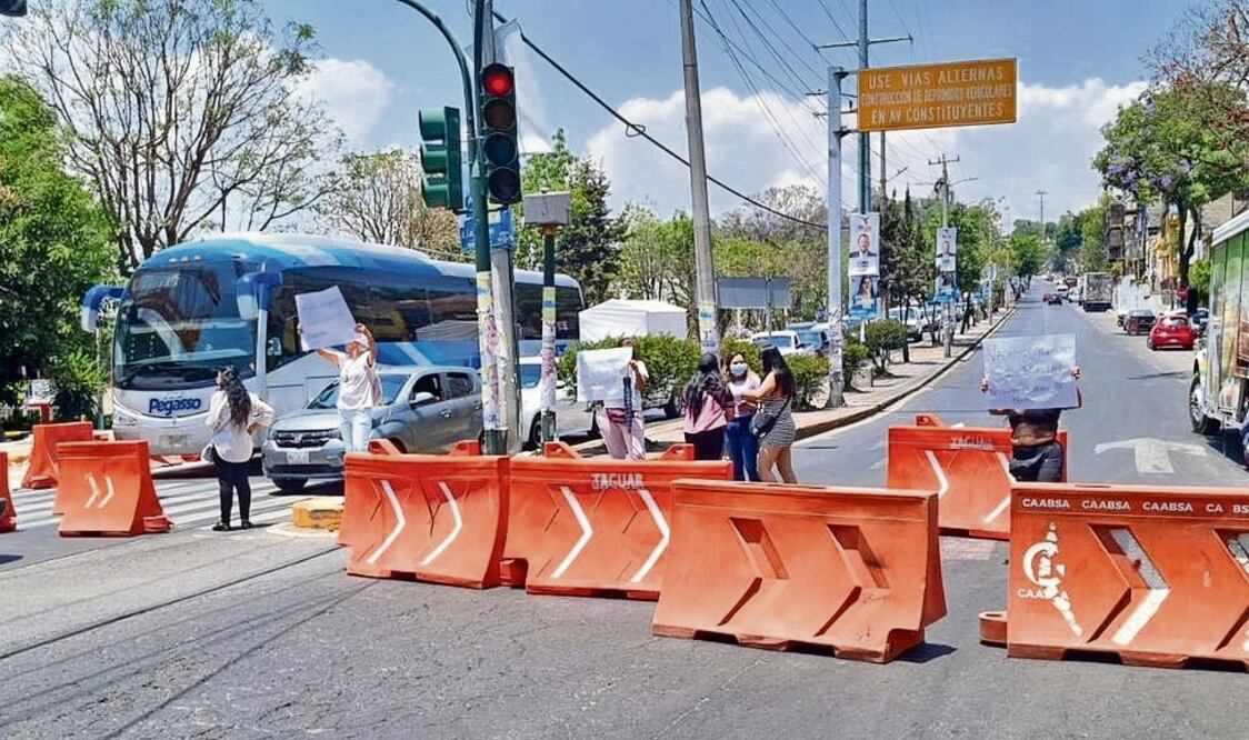 Colonos de Liberales de 1857 bloquearon el paso, luego acordaron reunirse hoy con las autoridades. Foto: de Juan Carlos Wiliams. El Universal