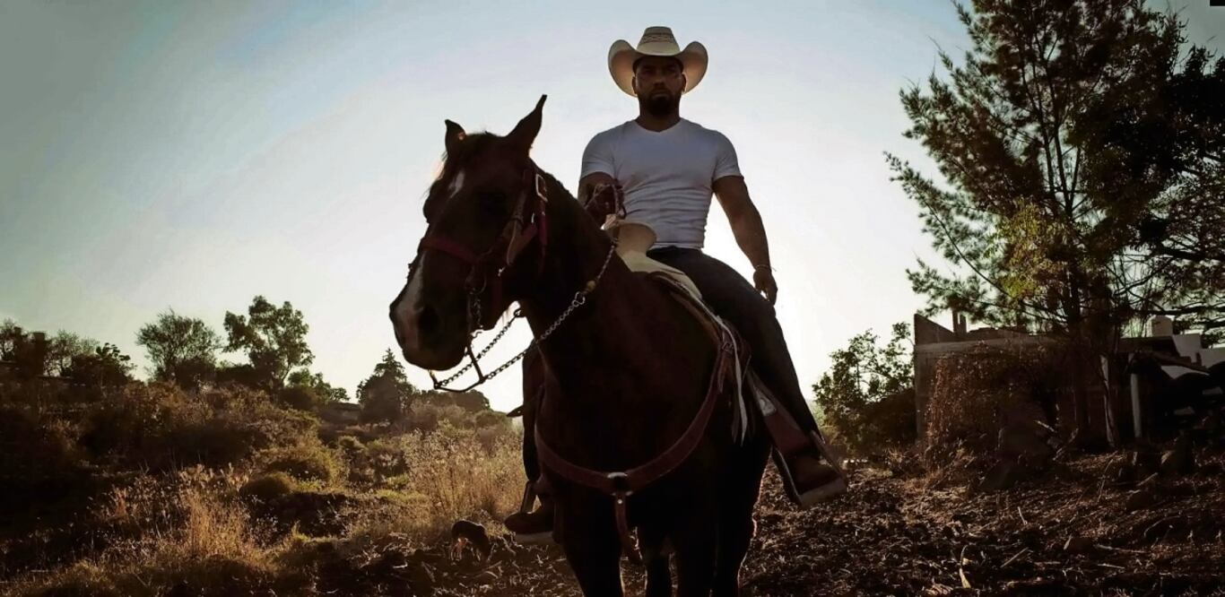 Noé y Adriana Paz, en "La cazadora", protagonizan. 
FOTOS: Jaripeo LLC y zafiro cinema