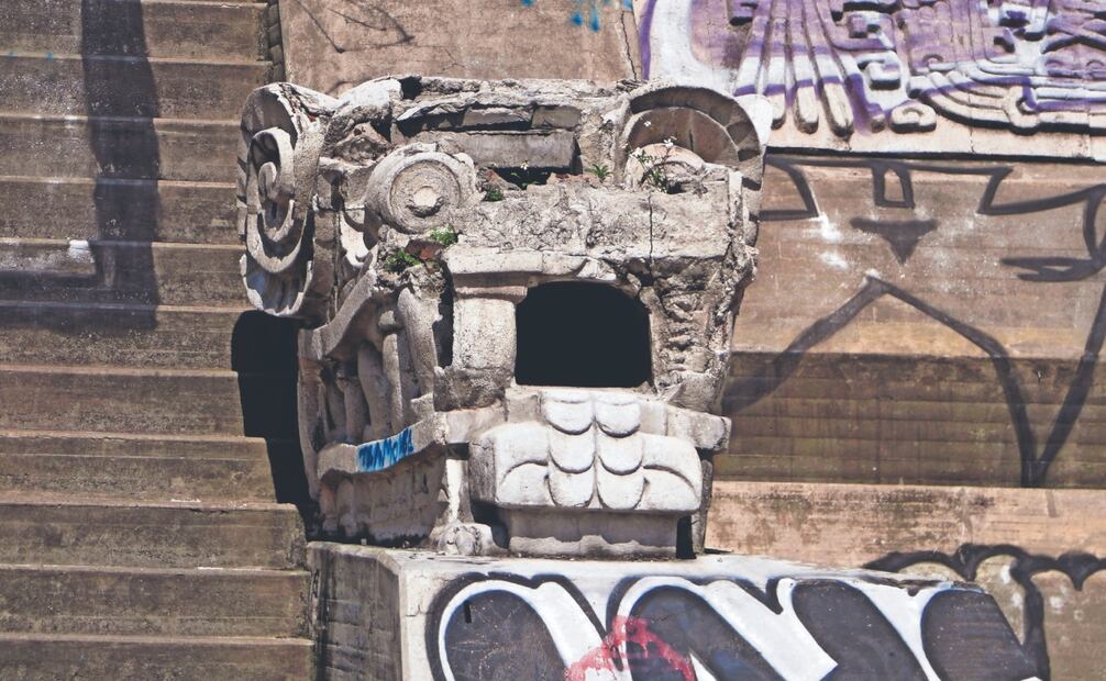 Desde 2023 EL UNIVERSAL dio cuenta que el monumento estaba totalmente grafiteado y era habitado por personas en situación de calle. Fotos: de Valente Rosas. El Universal