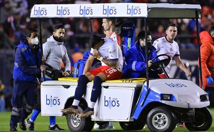 ¡Alerta en Chivas! Alexis Vega sale lesionado en el juego ante Atlético de San Luis