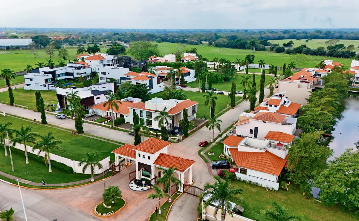 A orillas del centro de Villahermosa, Tabasco, está El Country, una zona residencial exclusiva, rodeada de colegios privados como el Instituto Cumbres Villahermosa, la Greenville International School y el Colegio Anáhuac Villahermosa, donde las calles cerradas tipo cluster se conectan por una avenida. Foto: VALENTE ROSAS/EL UNIVERSAL