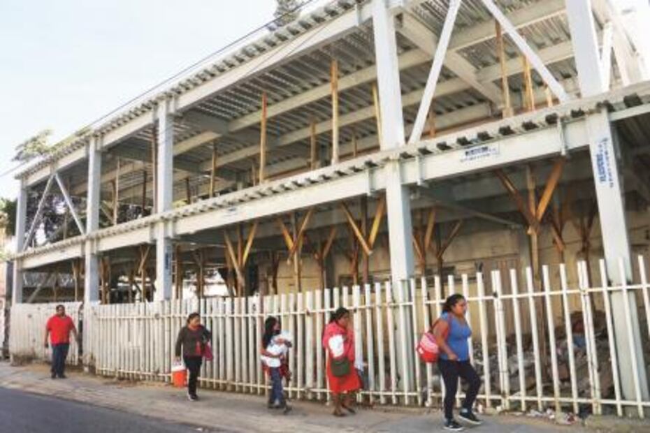 Se va Gabino Cué y deja en Oaxaca obras a medias