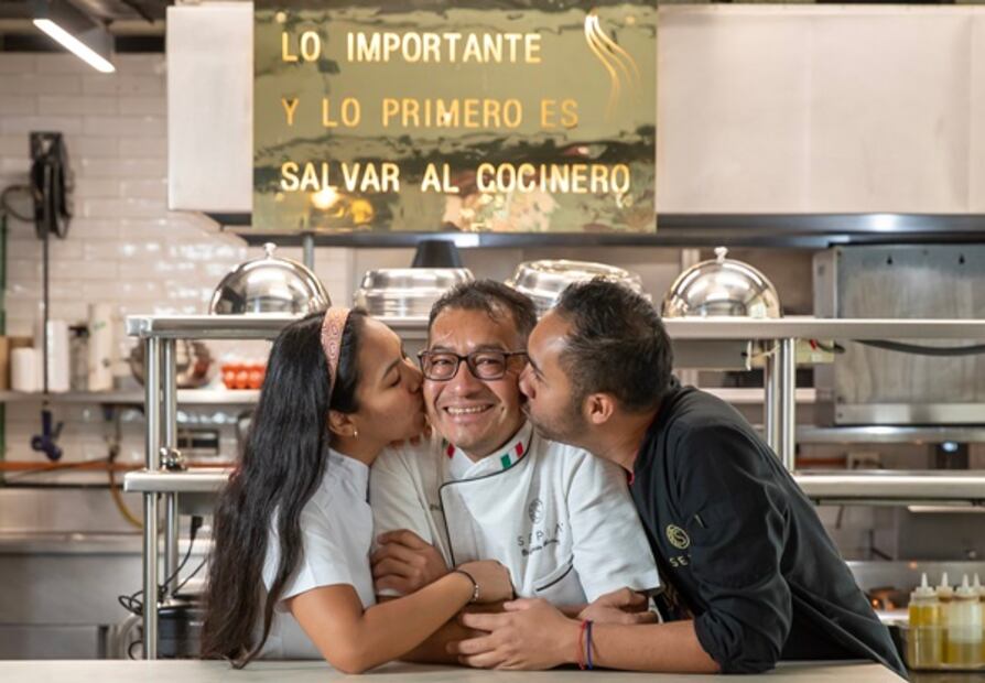 Familia Marínez, el frente de Sepia.