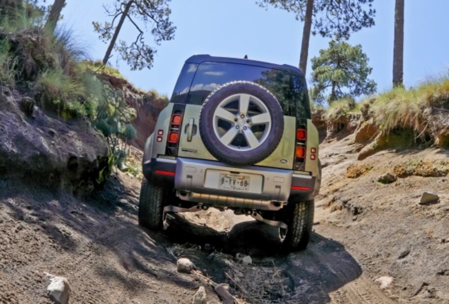 A prueba: Land Rover Defender 110, cuando el lujo no está peleado con el todoterreno
