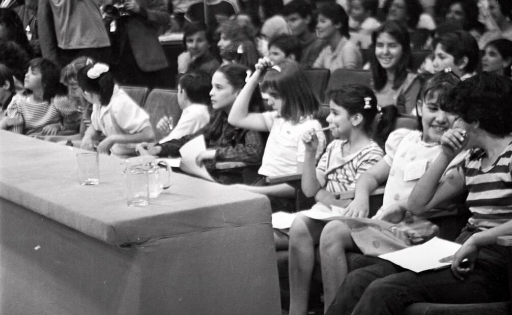 Para la final de Juguemos a Cantar 1983, los organizadores eligieron a 11 niños del público; ellos dieron la victoria a Mágico de Grupo Colibrí. Foto: Archivo EL UNIVERSAL.