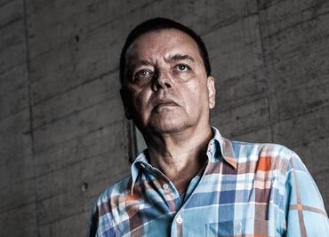 El escritor Luis Zapata se encuentra hospitalizado por problemas del corazón y pulmones