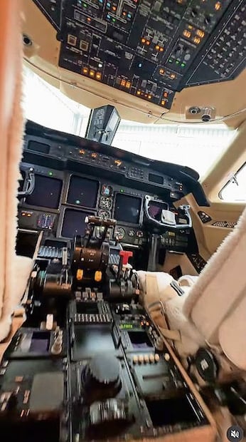 Se muestra el interior del avión que usan famosos en la lista se encuentran Nodal, Angela, Luis Miguel, Mac Anthony