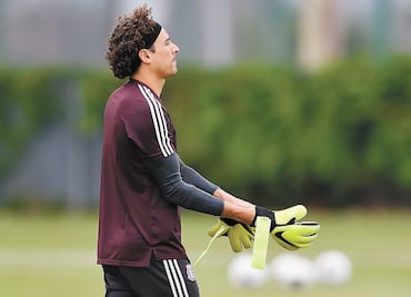 Guillermo Ochoa muy cerca de regresar con América