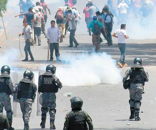 Al menos 30 heridos en protestas en Bolivia