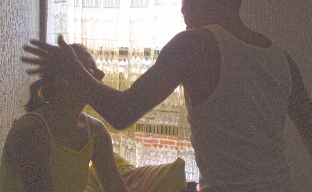 La fiscalía informa que ha recibido llamadas de auxilio que van desde gritos como “no sirves ni para cocinar” hasta golpes bajo el influjo del alcohol. Foto: ARCHIVO EL UNIVERSAL