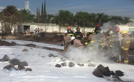 Extinguen incendio en ducto de Pemex en Jalisco