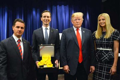 Peña Nieto entrega la Orden del Águila Azteca a Jared Kushner