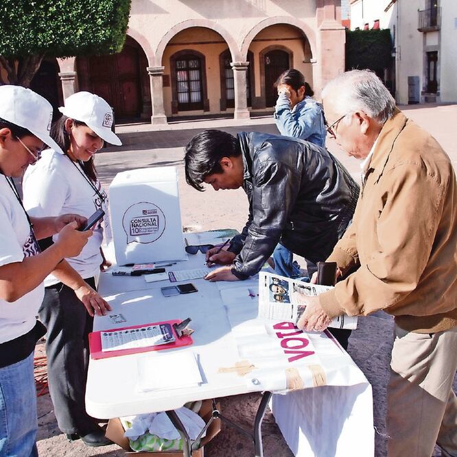 Consultas, cualquier día. La reforma permitiría a Andrés Manuel López Obrador convocar las consultas cuando quiera. Foto: GUILLERMO GONZÁLEZ. EL UNIVERSAL