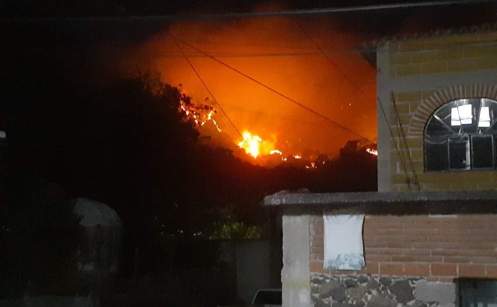 El incendio en Tepoztlán lleva más de mil 200 hectáreas consumidas con un 50% de liquidación (16/04/2025). Foto: Especial
