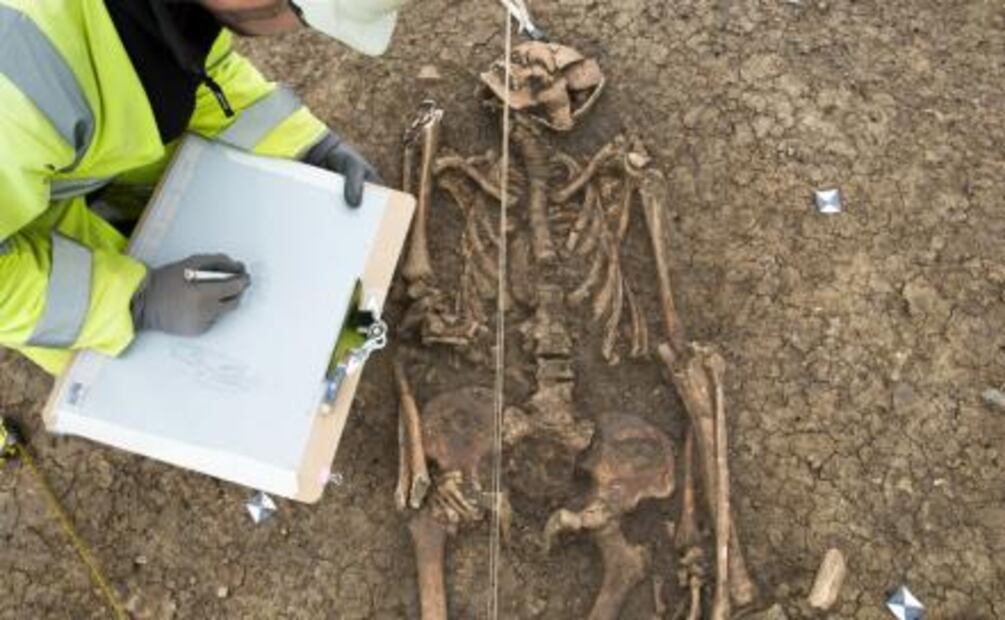 Hallan en basurero restos de hombres sin piernas del Imperio Romano