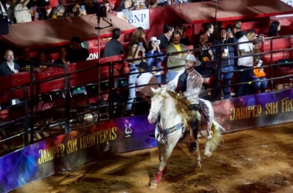 Pepe Aguilar cerró concierto con "mentada" a sus haters 