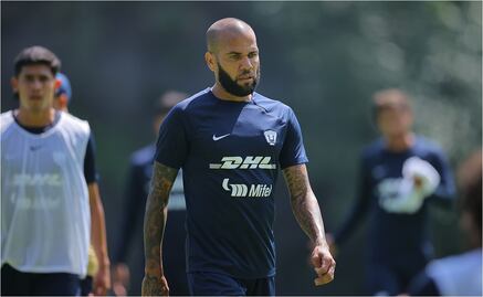 Pumas se disculpa con Dani Alves por anunciar supuesta lesión