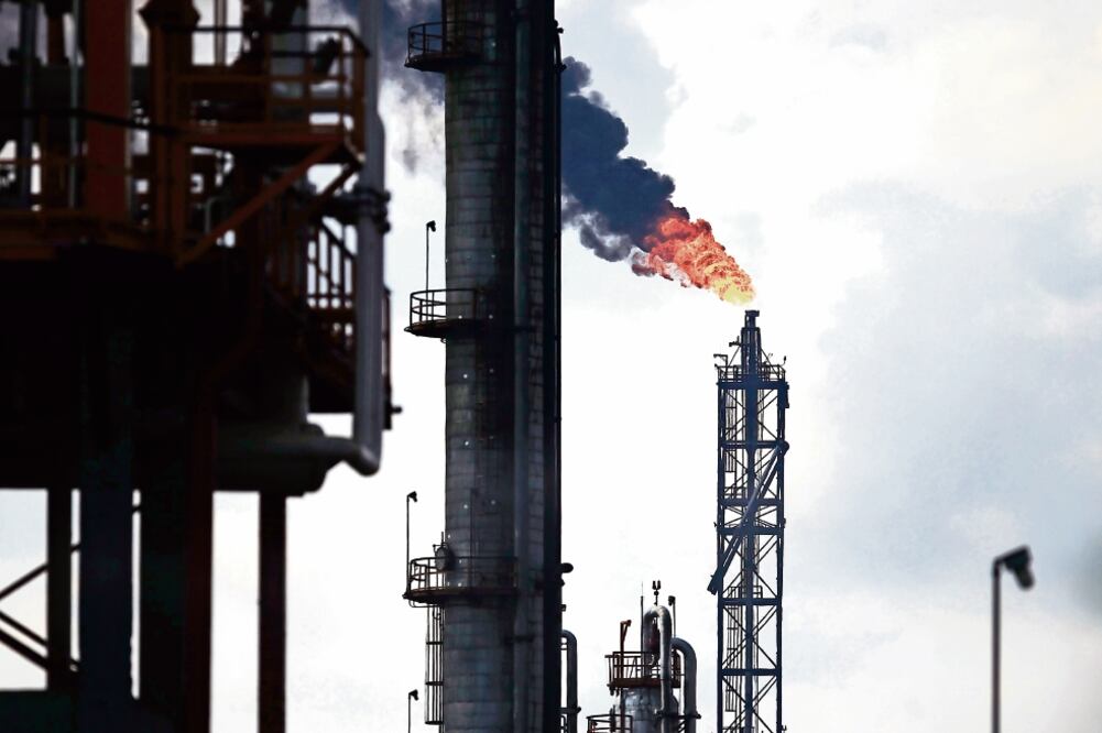 Re sguardo. El proyecto que se elija deberá contemplar el volumen equivalente a dos días de producción actual de Pemex (ARCHIVO EL UNIVERSAL)