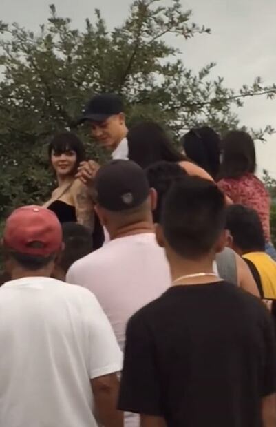 Karely Ruiz sale a las calles de Nuevo León para regalar útiles escolares