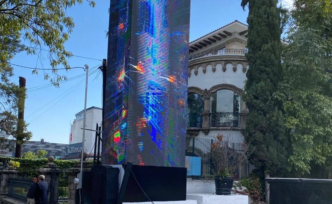 Vecinos de Lomas de Chapultepec denuncian proliferación de tótems luminosos ilegales. Foto: Especial