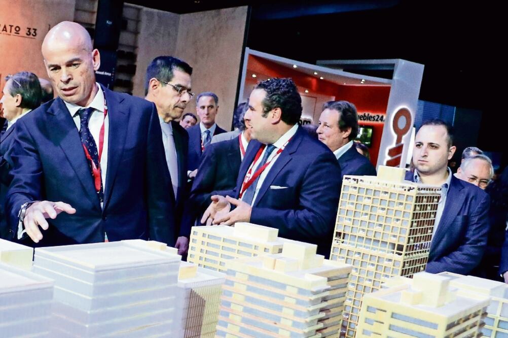 Constructores, integrantes de la Asociación de Desarrolladores Inmobiliarios, fueron anfitriones el día de ayer de los aspirantes a la Presidencia (CUA RTOSCURO)