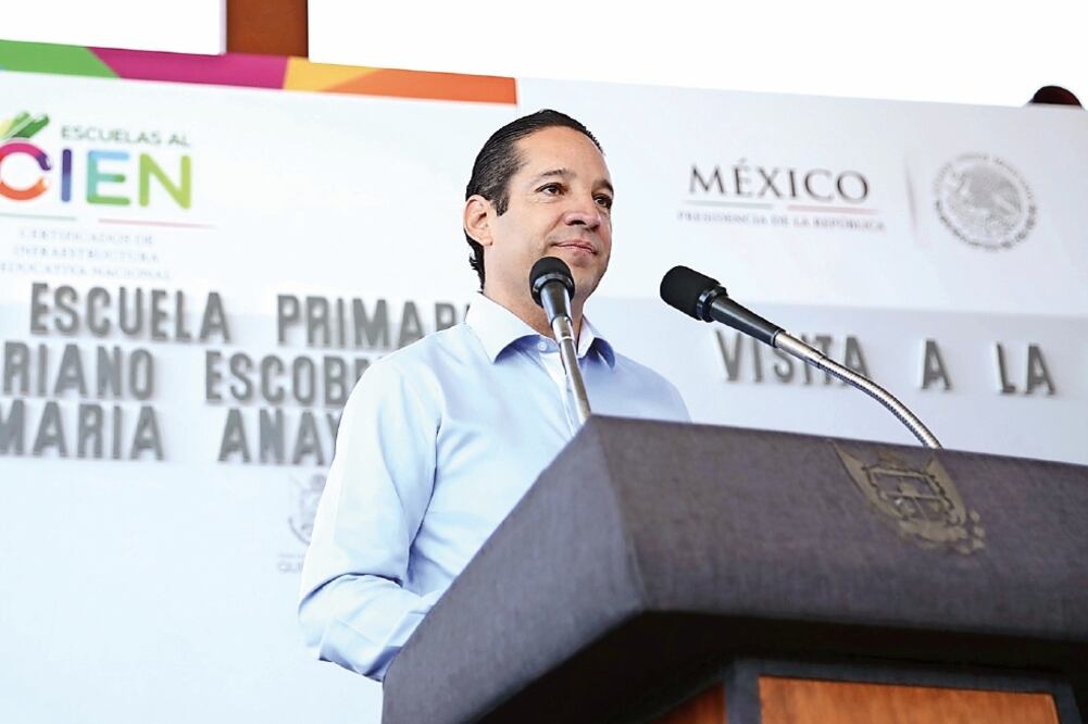 El gobernador aclaró que algunos de sus colaboradores toman o imparten clases en la UAQ, por lo que no puede impedirles que asistan a la institución.