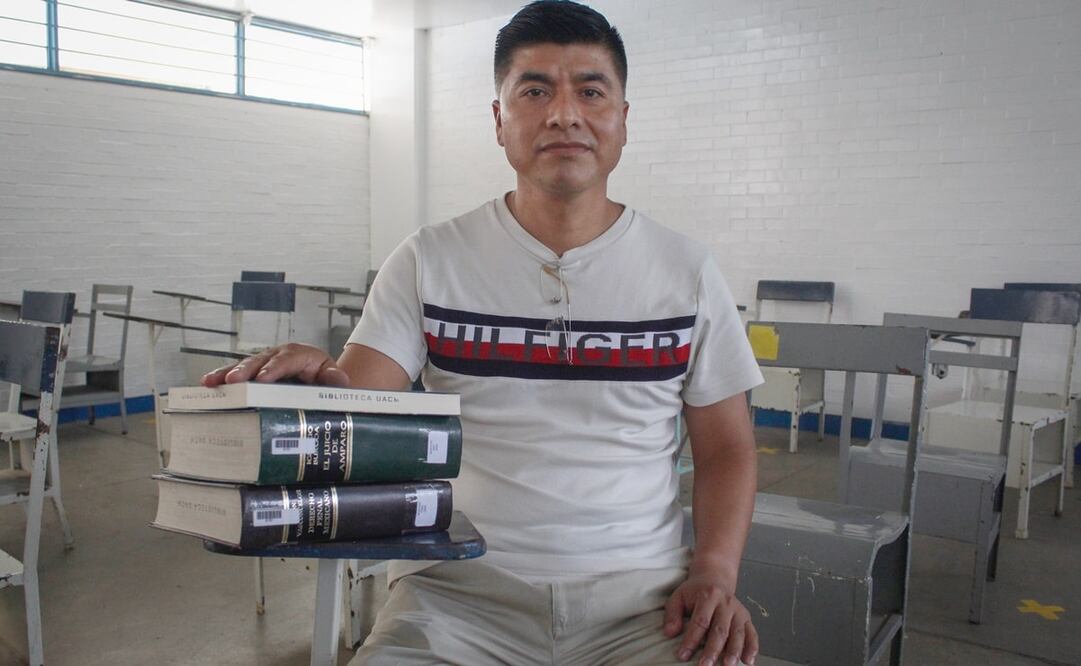 El PPL Claudio Martínez, recién realizó su examen profesional para titularse como abogado por la UACM. Su historia es ejemplo de determinación, motivado para culminar una carrera mientras purga una condena penal. Foto: Luis Camacho/EL UNIVERSAL.