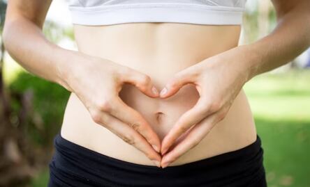 La común hierba que protege el colon gracias a sus propiedades antiinflamatorias y antiespasmódicas