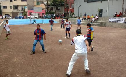 Inauguran cancha que filtra agua de lluvia en Miguel Hidalgo