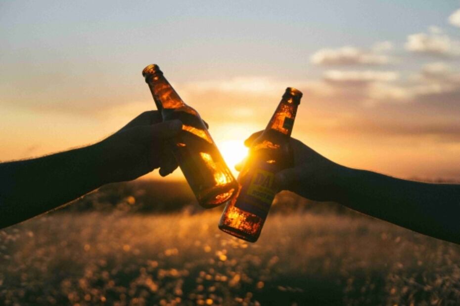 Por qué no debes tomar cerveza en vasos fríos