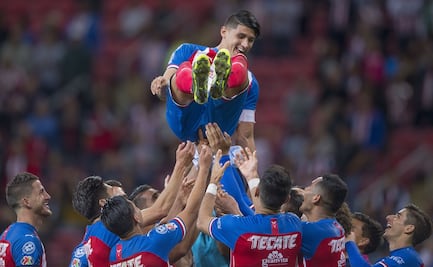Alan Pulido con el camino libre para explotar sus redes sociales