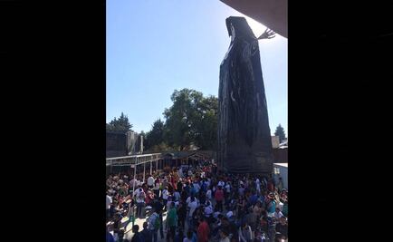 Más de mil honran a la Santa Muerte en Tultitlán